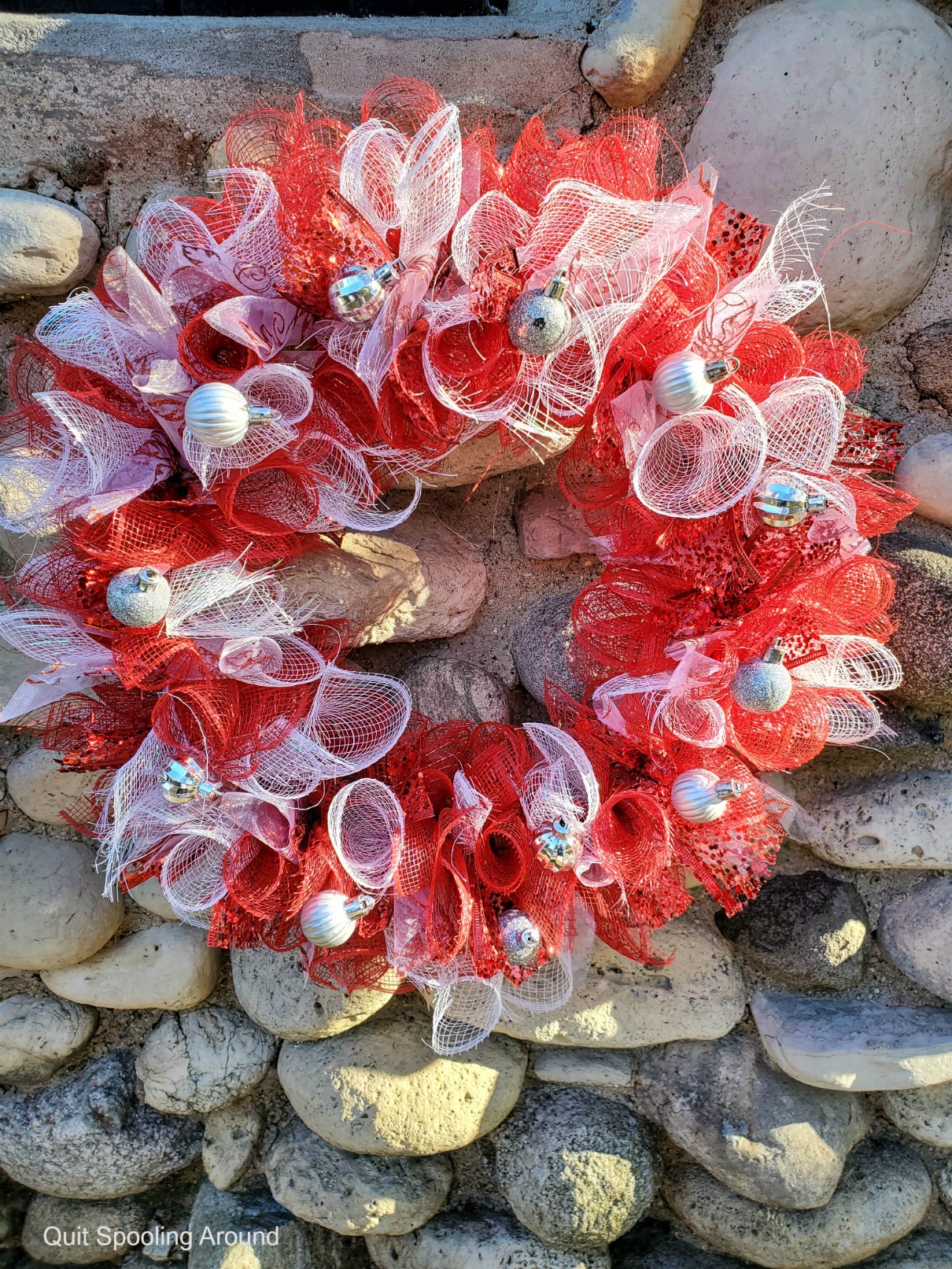 Mesh Valentine Wreath DIY - Quit Spooling Around